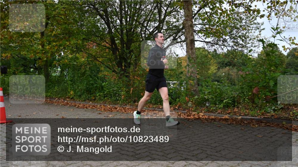 11.10.2026 - Bramfelder Halbmarathon 2026 J. Mangold http://msf.ph/oto/10823489 11.10.2026 10:33:01 Laufen 253 meine-sportfotos.de