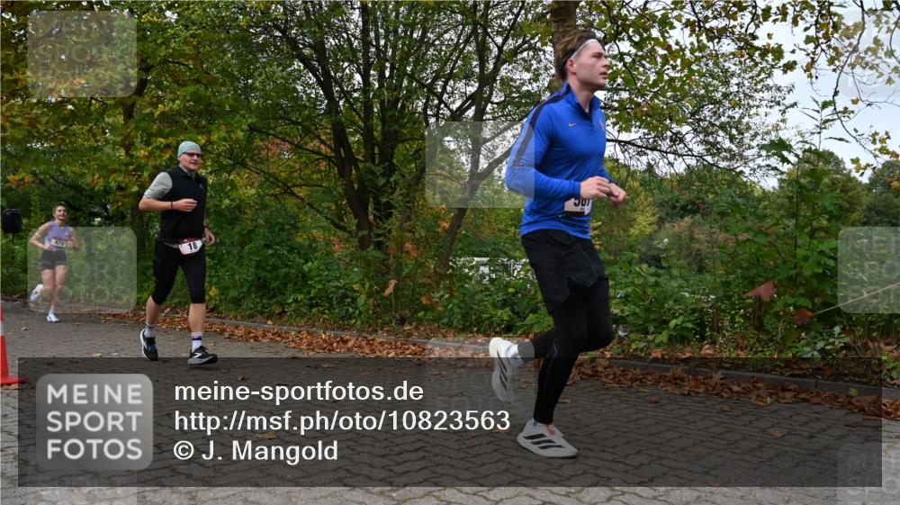 11.10.2026 - Bramfelder Halbmarathon 2026 J. Mangold http://msf.ph/oto/10823563 11.10.2026 10:33:20 Laufen 18, 34, 114, 214, 429, 452, 479, 567, 605, 720 meine-sportfotos.de