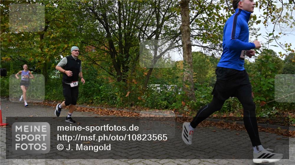 11.10.2026 - Bramfelder Halbmarathon 2026 J. Mangold http://msf.ph/oto/10823565 11.10.2026 10:33:20 Laufen 18, 34, 114, 214, 429, 452, 479, 567, 605, 720 meine-sportfotos.de