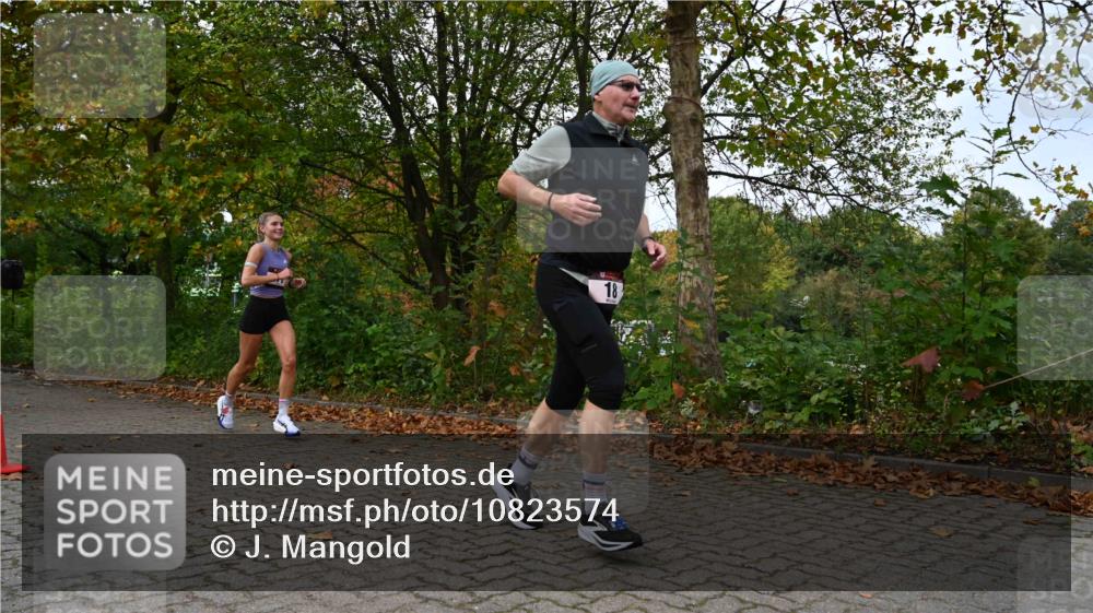 11.10.2026 - Bramfelder Halbmarathon 2026 J. Mangold http://msf.ph/oto/10823574 11.10.2026 10:33:21 Laufen 18, 34, 114, 214, 429, 452, 479, 567, 605, 720 meine-sportfotos.de