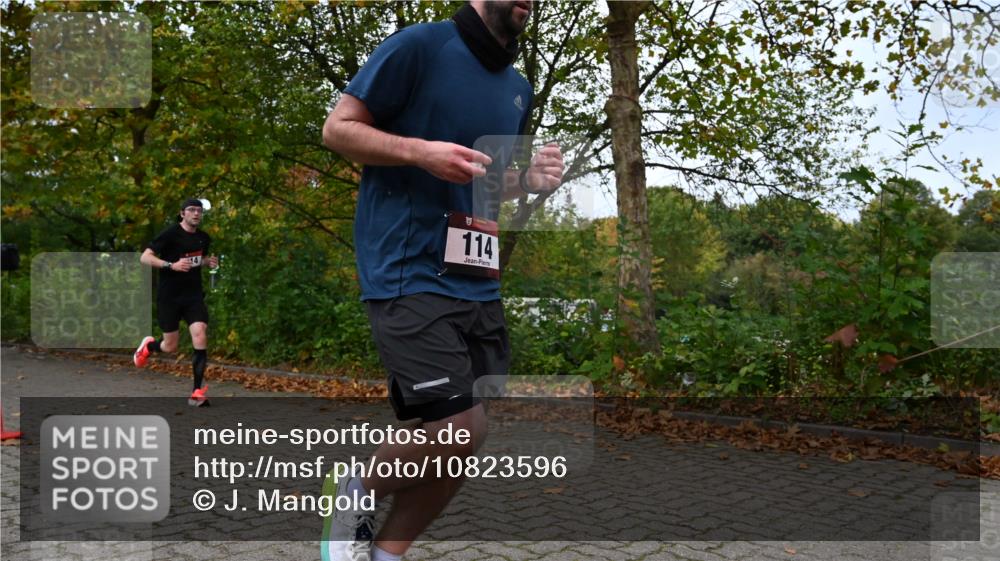 11.10.2026 - Bramfelder Halbmarathon 2026 J. Mangold http://msf.ph/oto/10823596 11.10.2026 10:33:23 Laufen 18, 114, 214, 452, 479, 567, 605 meine-sportfotos.de