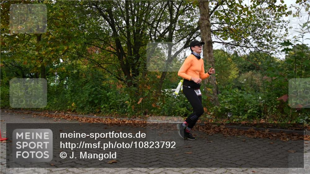 11.10.2026 - Bramfelder Halbmarathon 2026 J. Mangold http://msf.ph/oto/10823792 11.10.2026 10:35:09 Laufen 193, 218 meine-sportfotos.de