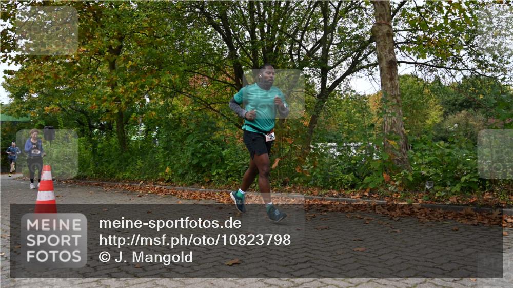 11.10.2026 - Bramfelder Halbmarathon 2026 J. Mangold http://msf.ph/oto/10823798 11.10.2026 10:35:22 Laufen 98, 489 meine-sportfotos.de