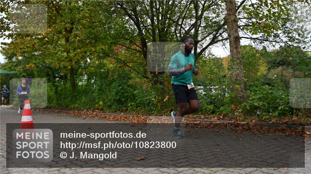 11.10.2026 - Bramfelder Halbmarathon 2026 J. Mangold http://msf.ph/oto/10823800 11.10.2026 10:35:22 Laufen 98, 489 meine-sportfotos.de