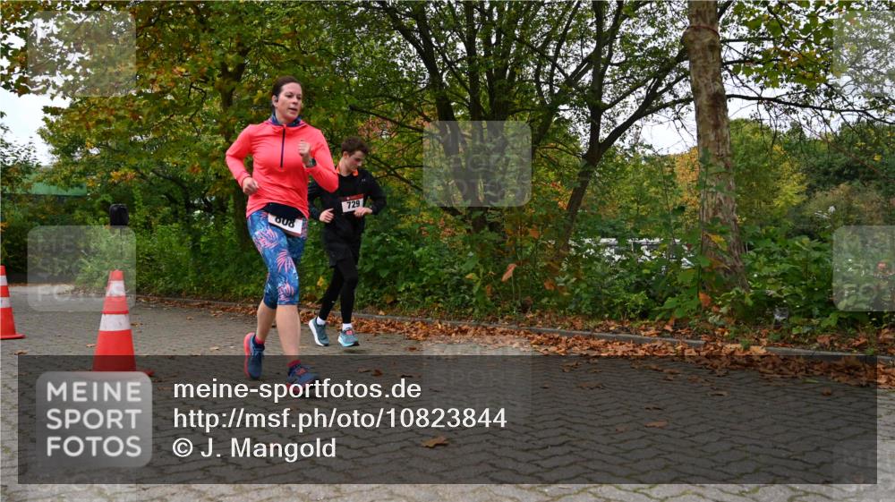 11.10.2026 - Bramfelder Halbmarathon 2026 J. Mangold http://msf.ph/oto/10823844 11.10.2026 10:35:55 Laufen 729, 808 meine-sportfotos.de