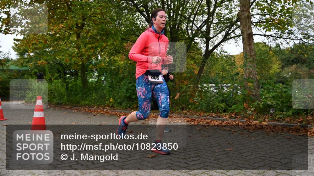 11.10.2026 - Bramfelder Halbmarathon 2026 J. Mangold http://msf.ph/oto/10823850 11.10.2026 10:35:56 Laufen 729, 808 meine-sportfotos.de