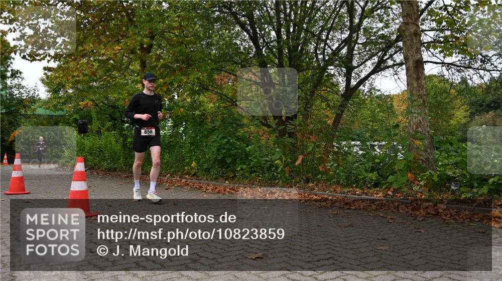 11.10.2026 - Bramfelder Halbmarathon 2026 J. Mangold http://msf.ph/oto/10823859 11.10.2026 10:36:06 Laufen 656 meine-sportfotos.de