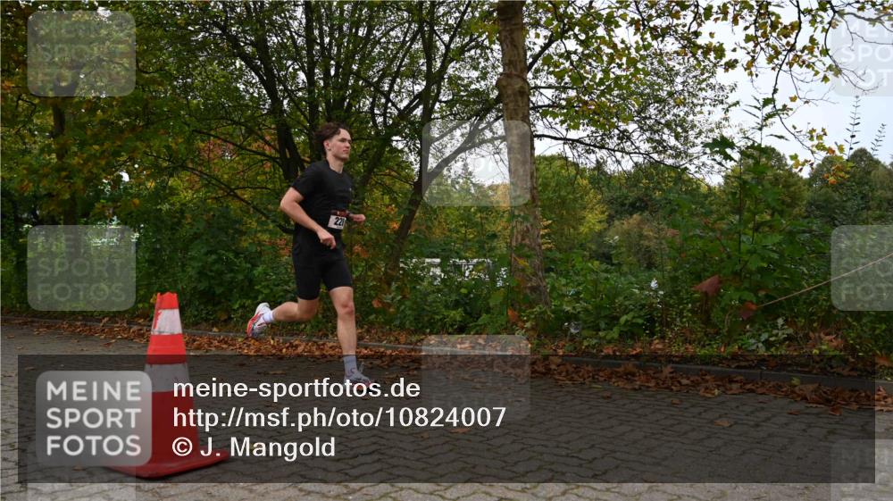 11.10.2026 - Bramfelder Halbmarathon 2026 J. Mangold http://msf.ph/oto/10824007 11.10.2026 10:38:28 Laufen 228, 799 meine-sportfotos.de