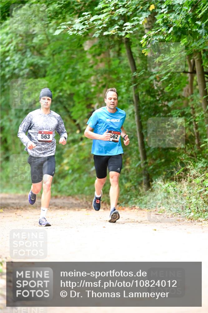 11.10.2026 - Bramfelder Halbmarathon 2026 Dr. Thomas Lammeyer http://msf.ph/oto/10824012 11.10.2026 10:40:05 Laufen 563, 562 meine-sportfotos.de