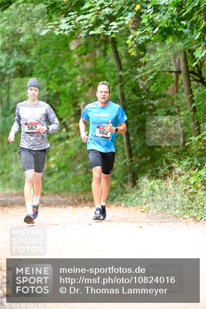 11.10.2026 - Bramfelder Halbmarathon 2026 Dr. Thomas Lammeyer http://msf.ph/oto/10824016 11.10.2026 10:40:05 Laufen 562, 563 meine-sportfotos.de