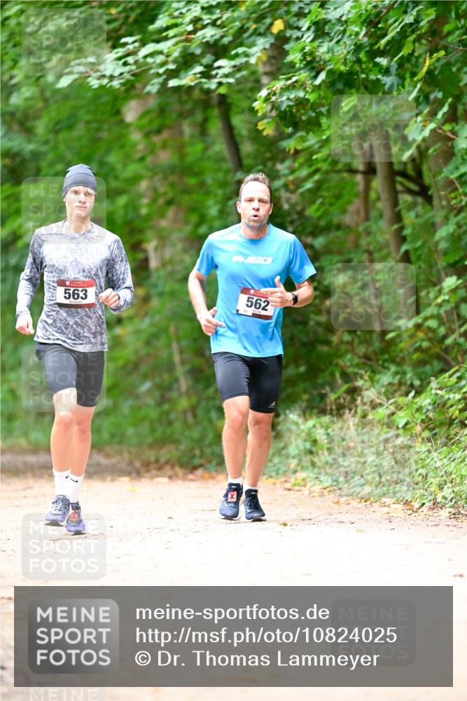 11.10.2026 - Bramfelder Halbmarathon 2026 Dr. Thomas Lammeyer http://msf.ph/oto/10824025 11.10.2026 10:40:06 Laufen 562, 563 meine-sportfotos.de