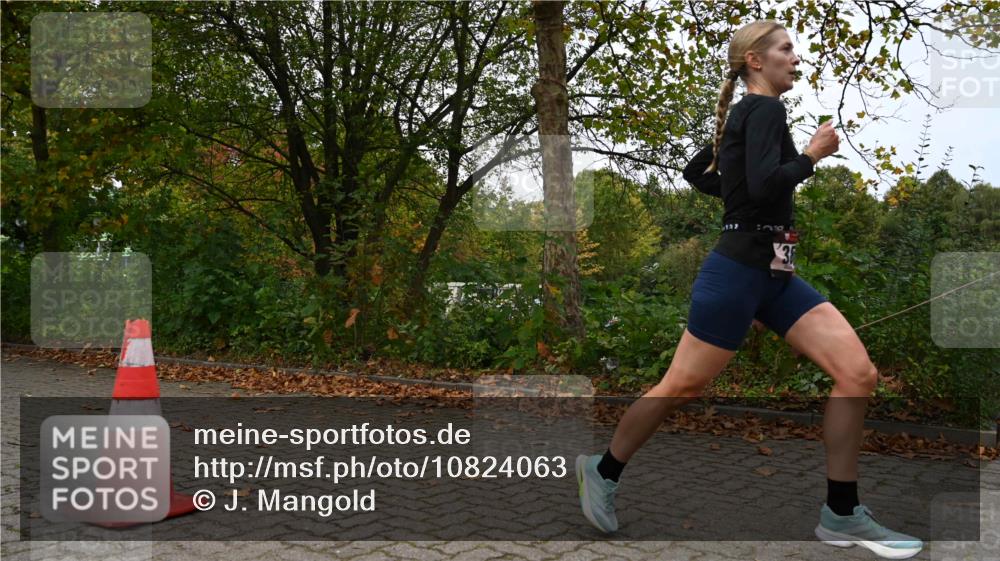 11.10.2026 - Bramfelder Halbmarathon 2026 J. Mangold http://msf.ph/oto/10824063 11.10.2026 10:39:25 Laufen 385 meine-sportfotos.de