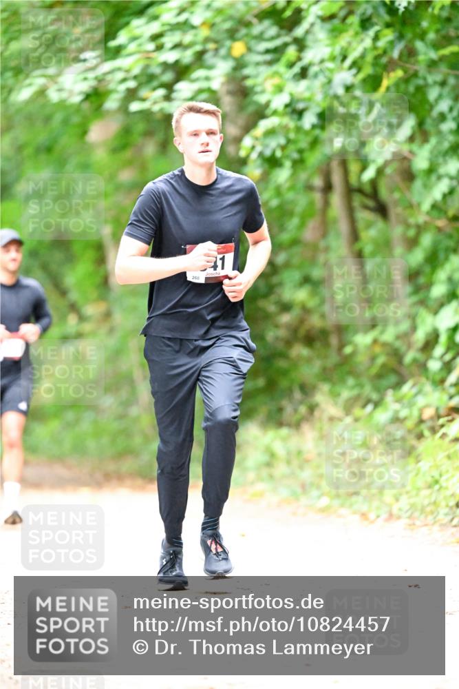 11.10.2026 - Bramfelder Halbmarathon 2026 Dr. Thomas Lammeyer http://msf.ph/oto/10824457 11.10.2026 10:42:59 Laufen 260 meine-sportfotos.de