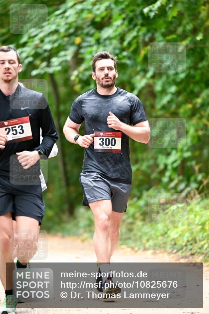 11.10.2026 - Bramfelder Halbmarathon 2026 Dr. Thomas Lammeyer http://msf.ph/oto/10825676 11.10.2026 10:50:56 Laufen 253, 35, 300 meine-sportfotos.de