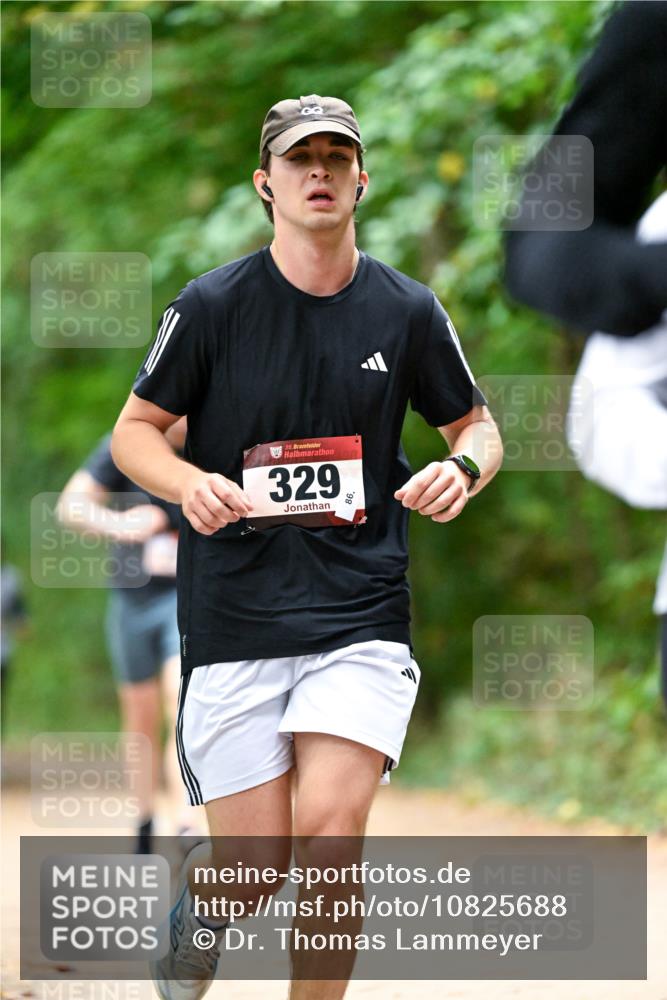 11.10.2026 - Bramfelder Halbmarathon 2026 Dr. Thomas Lammeyer http://msf.ph/oto/10825688 11.10.2026 10:50:59 Laufen 35, 329 meine-sportfotos.de