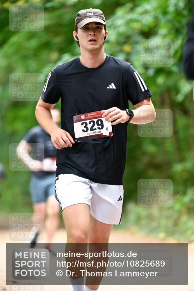 11.10.2026 - Bramfelder Halbmarathon 2026 Dr. Thomas Lammeyer http://msf.ph/oto/10825689 11.10.2026 10:50:59 Laufen 35, 329 meine-sportfotos.de