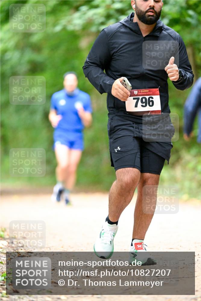 11.10.2026 - Bramfelder Halbmarathon 2026 Dr. Thomas Lammeyer http://msf.ph/oto/10827207 11.10.2026 11:01:14 Laufen 35, 796 meine-sportfotos.de