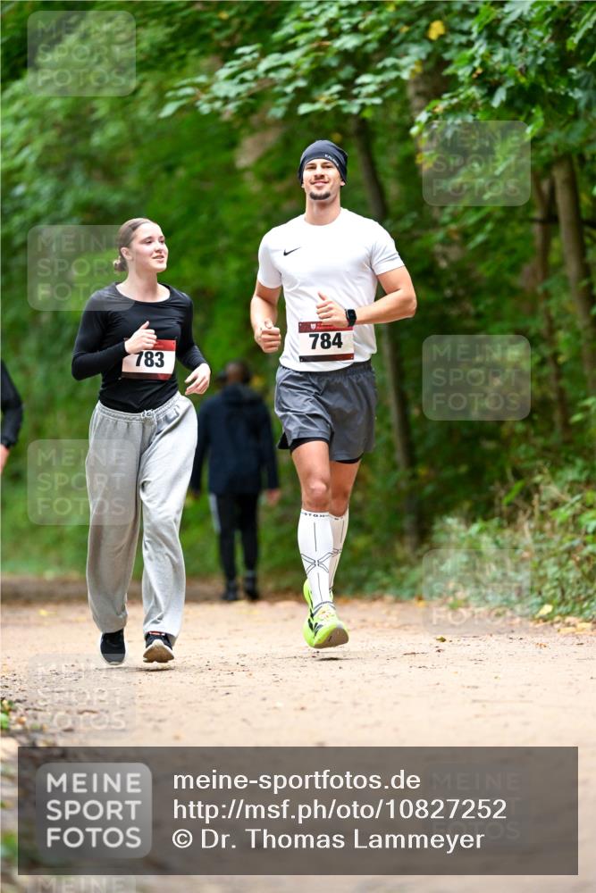 11.10.2026 - Bramfelder Halbmarathon 2026 Dr. Thomas Lammeyer http://msf.ph/oto/10827252 11.10.2026 11:01:26 Laufen 784, 783 meine-sportfotos.de