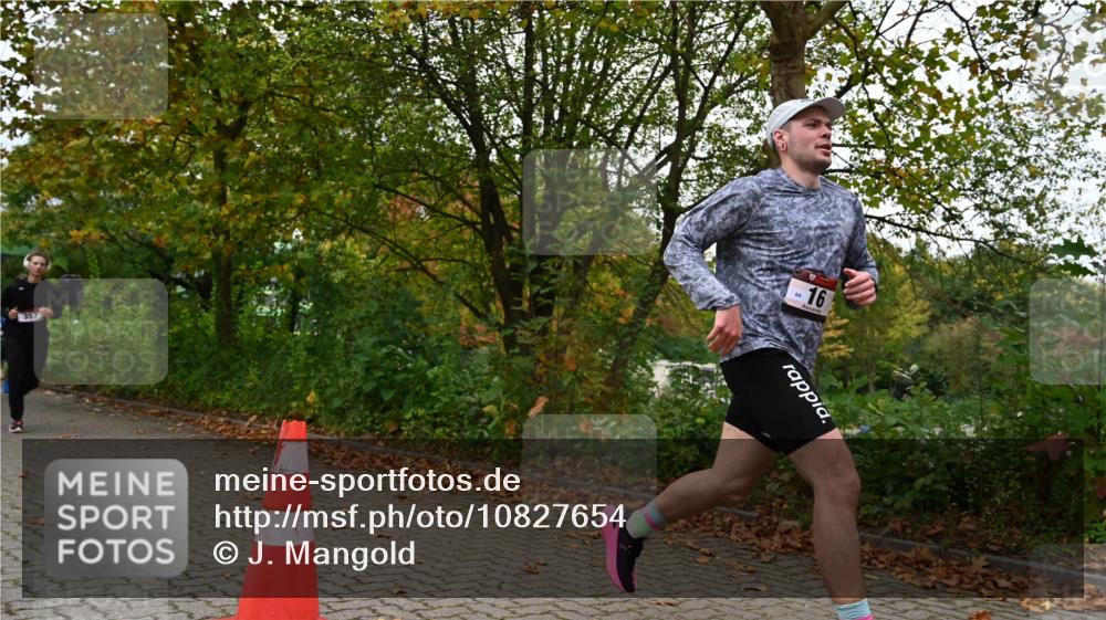 11.10.2026 - Bramfelder Halbmarathon 2026 J. Mangold http://msf.ph/oto/10827654 11.10.2026 10:42:43 Laufen 16, 357 meine-sportfotos.de