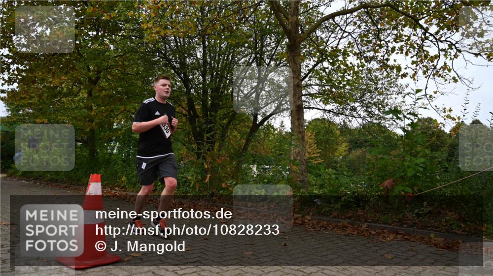 11.10.2026 - Bramfelder Halbmarathon 2026 J. Mangold http://msf.ph/oto/10828233 11.10.2026 10:49:46 Laufen 330 meine-sportfotos.de