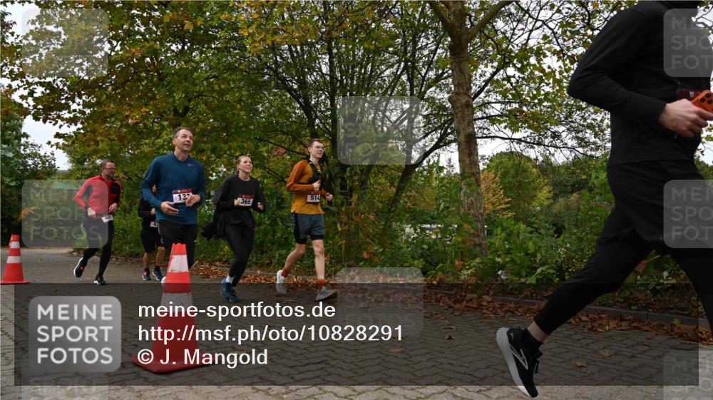 11.10.2026 - Bramfelder Halbmarathon 2026 J. Mangold http://msf.ph/oto/10828291 11.10.2026 10:50:55 Laufen 132, 288, 365, 401, 435, 514, 766 meine-sportfotos.de