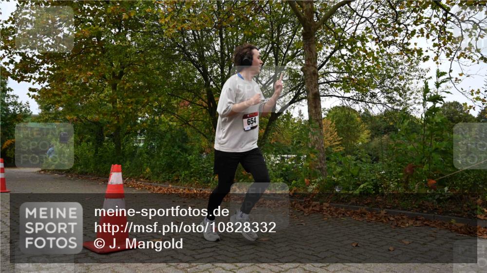 11.10.2026 - Bramfelder Halbmarathon 2026 J. Mangold http://msf.ph/oto/10828332 11.10.2026 10:51:35 Laufen 654 meine-sportfotos.de