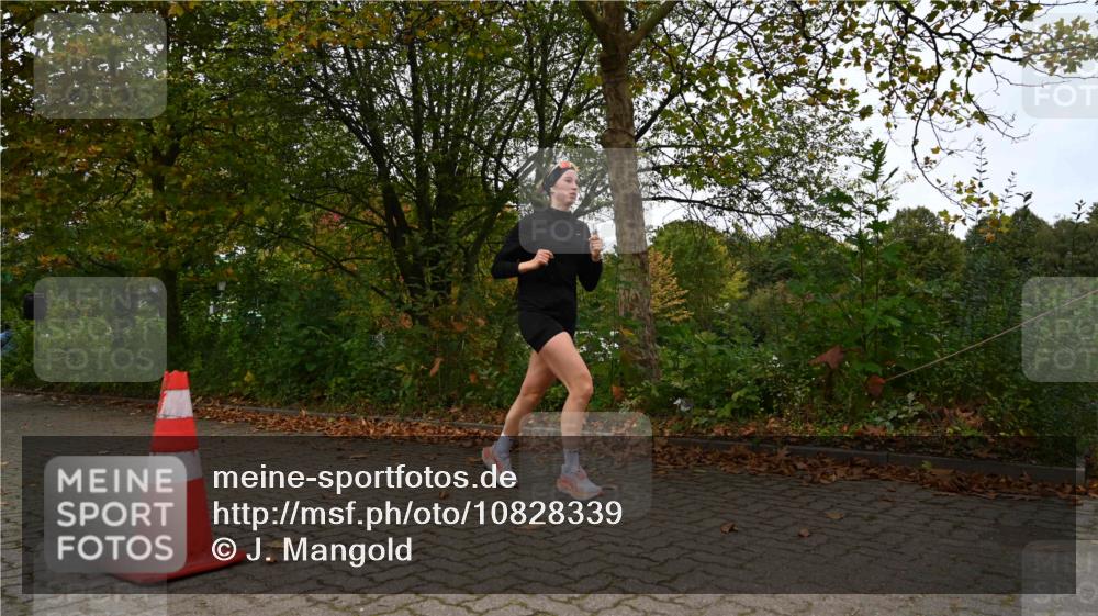11.10.2026 - Bramfelder Halbmarathon 2026 J. Mangold http://msf.ph/oto/10828339 11.10.2026 10:52:20 Laufen 372, 460, 641 meine-sportfotos.de
