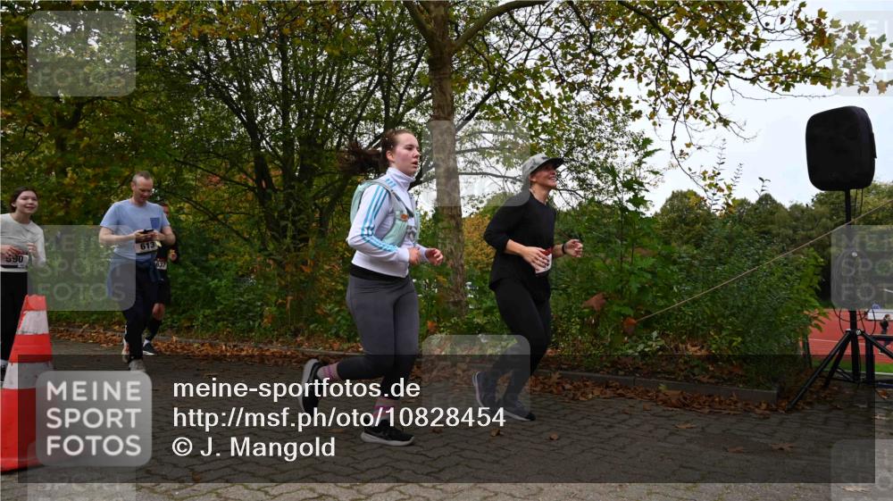 11.10.2026 - Bramfelder Halbmarathon 2026 J. Mangold http://msf.ph/oto/10828454 11.10.2026 10:54:19 Laufen 53, 354, 590, 613, 637, 735 meine-sportfotos.de