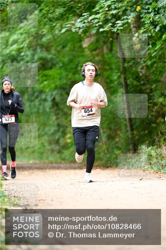 11.10.2026 - Bramfelder Halbmarathon 2026 Dr. Thomas Lammeyer http://msf.ph/oto/10828466 11.10.2026 11:07:12 Laufen 523, 654 meine-sportfotos.de