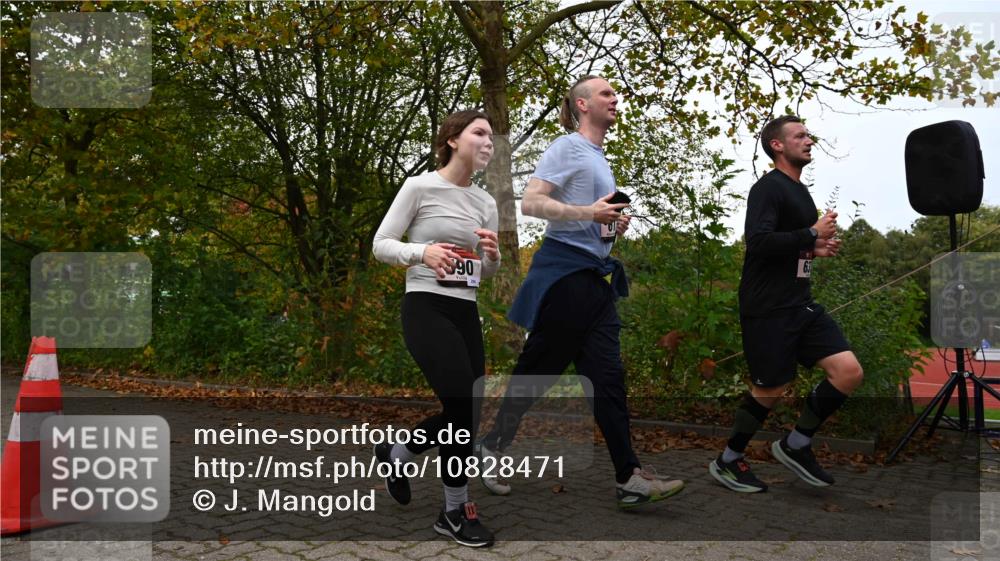 11.10.2026 - Bramfelder Halbmarathon 2026 J. Mangold http://msf.ph/oto/10828471 11.10.2026 10:54:21 Laufen 53, 66, 354, 368, 439, 521, 590, 613, 637, 735 meine-sportfotos.de
