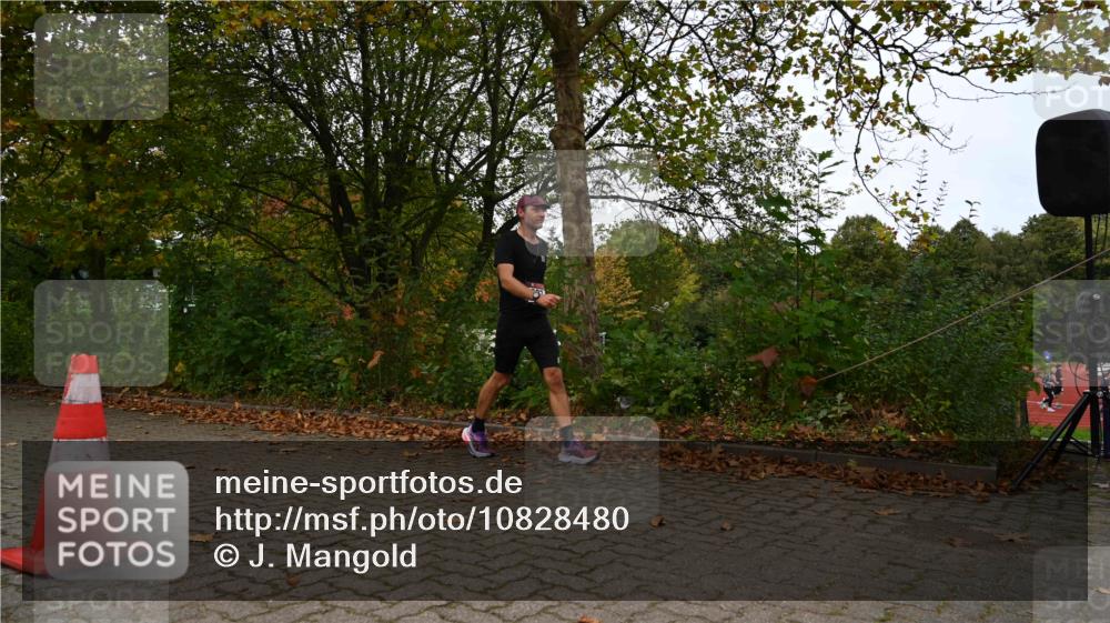 11.10.2026 - Bramfelder Halbmarathon 2026 J. Mangold http://msf.ph/oto/10828480 11.10.2026 10:54:44 Laufen 327 meine-sportfotos.de