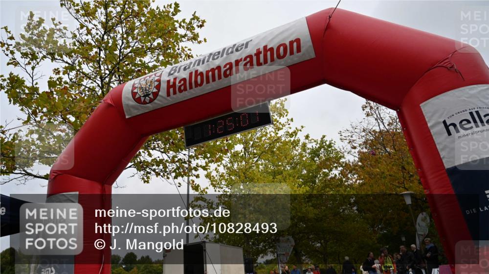 11.10.2026 - Bramfelder Halbmarathon 2026 J. Mangold http://msf.ph/oto/10828493 11.10.2026 10:54:59 Laufen 434, 526 meine-sportfotos.de