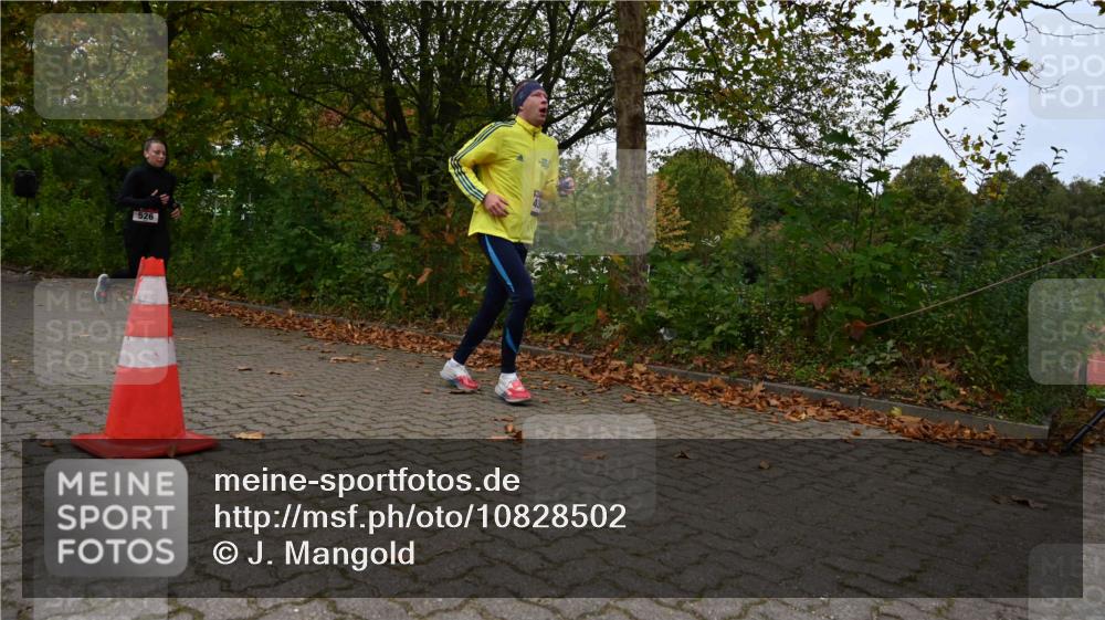 11.10.2026 - Bramfelder Halbmarathon 2026 J. Mangold http://msf.ph/oto/10828502 11.10.2026 10:55:01 Laufen 434, 526 meine-sportfotos.de