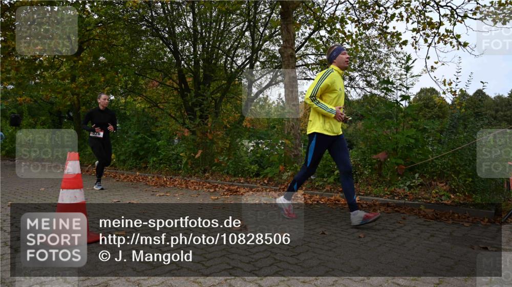 11.10.2026 - Bramfelder Halbmarathon 2026 J. Mangold http://msf.ph/oto/10828506 11.10.2026 10:55:02 Laufen 434, 526 meine-sportfotos.de