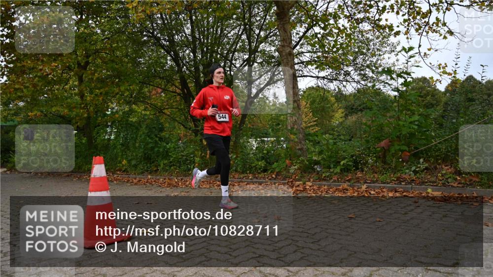11.10.2026 - Bramfelder Halbmarathon 2026 J. Mangold http://msf.ph/oto/10828711 11.10.2026 10:57:43 Laufen 6 meine-sportfotos.de