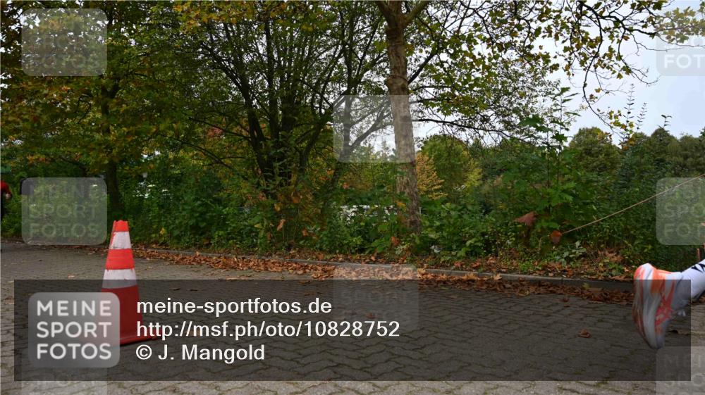 11.10.2026 - Bramfelder Halbmarathon 2026 J. Mangold http://msf.ph/oto/10828752 11.10.2026 10:58:17 Laufen 110, 191, 455, 614, 801 meine-sportfotos.de