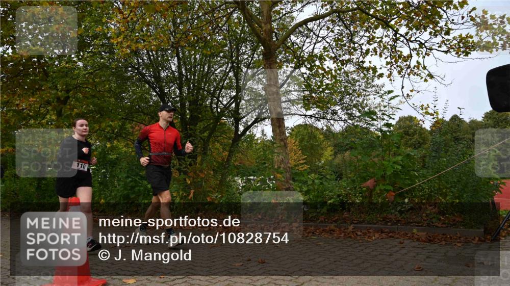 11.10.2026 - Bramfelder Halbmarathon 2026 J. Mangold http://msf.ph/oto/10828754 11.10.2026 10:58:20 Laufen 110, 191, 455, 614, 801 meine-sportfotos.de