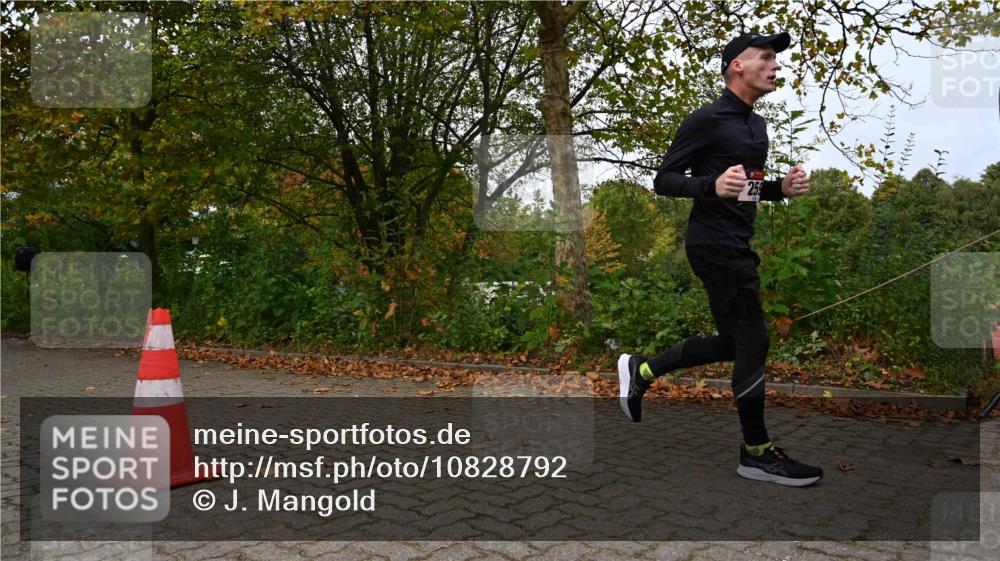 11.10.2026 - Bramfelder Halbmarathon 2026 J. Mangold http://msf.ph/oto/10828792 11.10.2026 10:58:42 Laufen 121, 259 meine-sportfotos.de