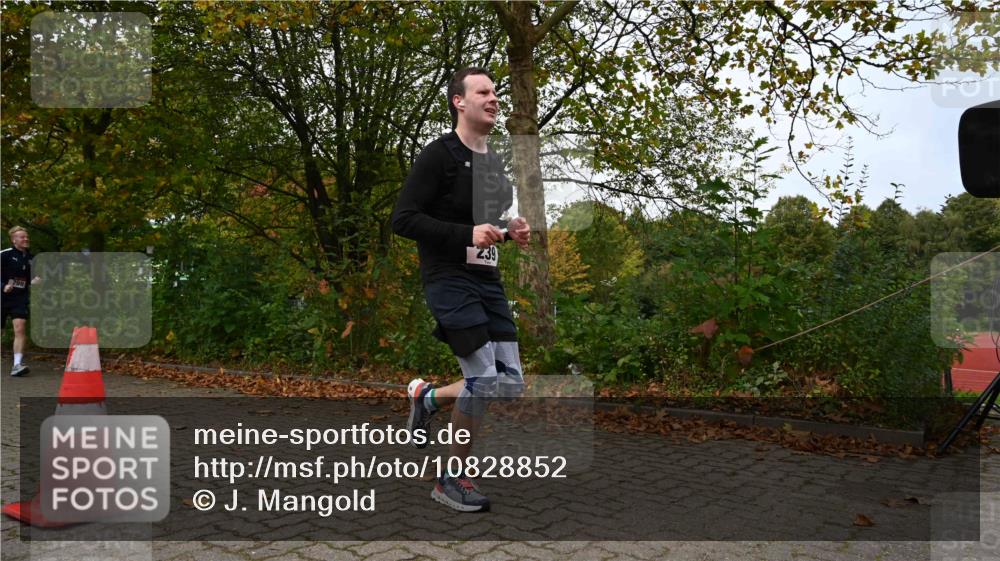 11.10.2026 - Bramfelder Halbmarathon 2026 J. Mangold http://msf.ph/oto/10828852 11.10.2026 10:59:38 Laufen 239, 799 meine-sportfotos.de