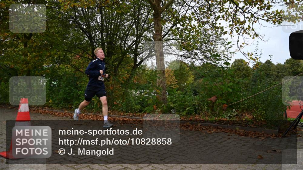11.10.2026 - Bramfelder Halbmarathon 2026 J. Mangold http://msf.ph/oto/10828858 11.10.2026 10:59:39 Laufen 239, 799 meine-sportfotos.de
