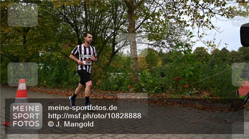 11.10.2026 - Bramfelder Halbmarathon 2026 J. Mangold http://msf.ph/oto/10828888 11.10.2026 10:59:57 Laufen 390, 456 meine-sportfotos.de