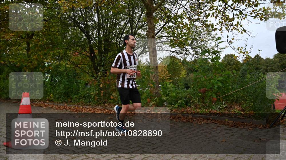 11.10.2026 - Bramfelder Halbmarathon 2026 J. Mangold http://msf.ph/oto/10828890 11.10.2026 10:59:57 Laufen 390, 456 meine-sportfotos.de