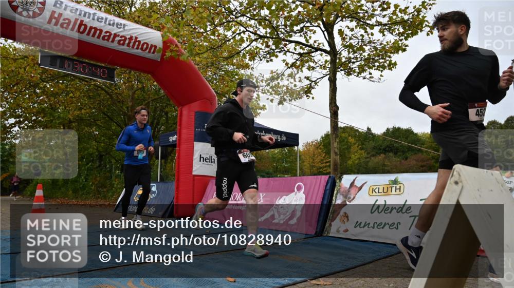 11.10.2026 - Bramfelder Halbmarathon 2026 J. Mangold http://msf.ph/oto/10828940 11.10.2026 11:00:39 Laufen 62, 374, 452, 567, 605 meine-sportfotos.de