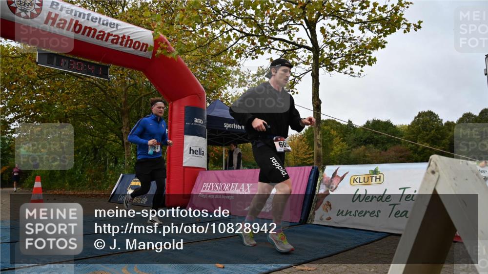 11.10.2026 - Bramfelder Halbmarathon 2026 J. Mangold http://msf.ph/oto/10828942 11.10.2026 11:00:39 Laufen 62, 374, 452, 567, 605 meine-sportfotos.de