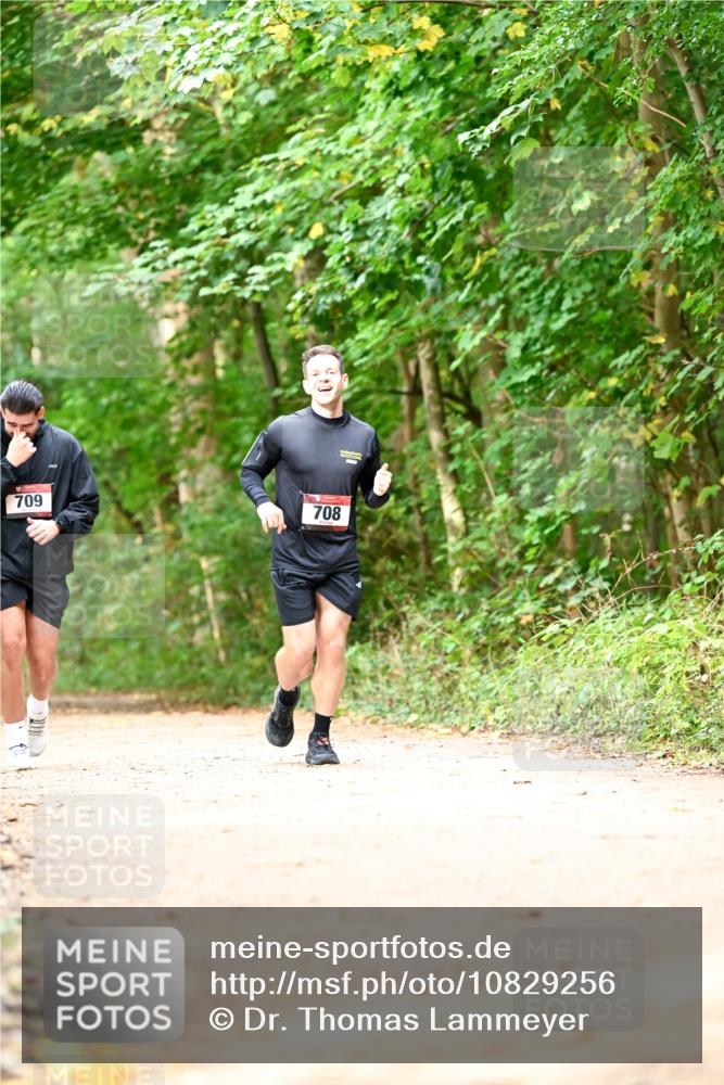 11.10.2026 - Bramfelder Halbmarathon 2026 Dr. Thomas Lammeyer http://msf.ph/oto/10829256 11.10.2026 11:09:14 Laufen 709, 708 meine-sportfotos.de