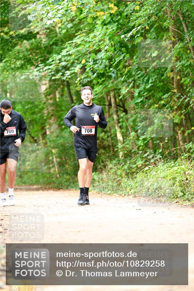 11.10.2026 - Bramfelder Halbmarathon 2026 Dr. Thomas Lammeyer http://msf.ph/oto/10829258 11.10.2026 11:09:14 Laufen 709, 708 meine-sportfotos.de