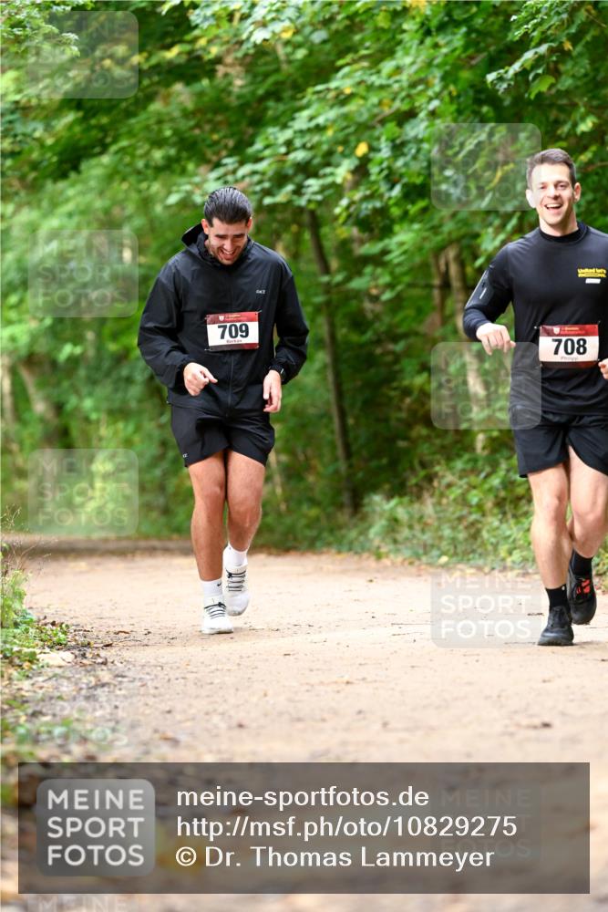 11.10.2026 - Bramfelder Halbmarathon 2026 Dr. Thomas Lammeyer http://msf.ph/oto/10829275 11.10.2026 11:09:16 Laufen 709, 708 meine-sportfotos.de