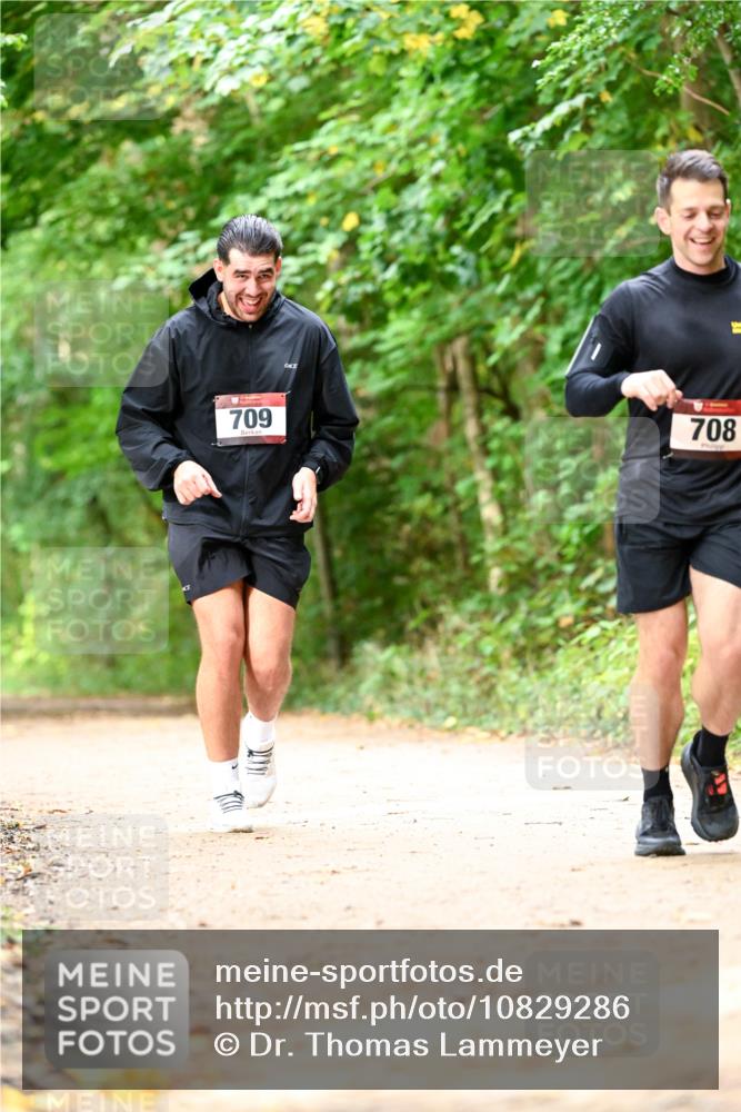 11.10.2026 - Bramfelder Halbmarathon 2026 Dr. Thomas Lammeyer http://msf.ph/oto/10829286 11.10.2026 11:09:17 Laufen 709, 708 meine-sportfotos.de