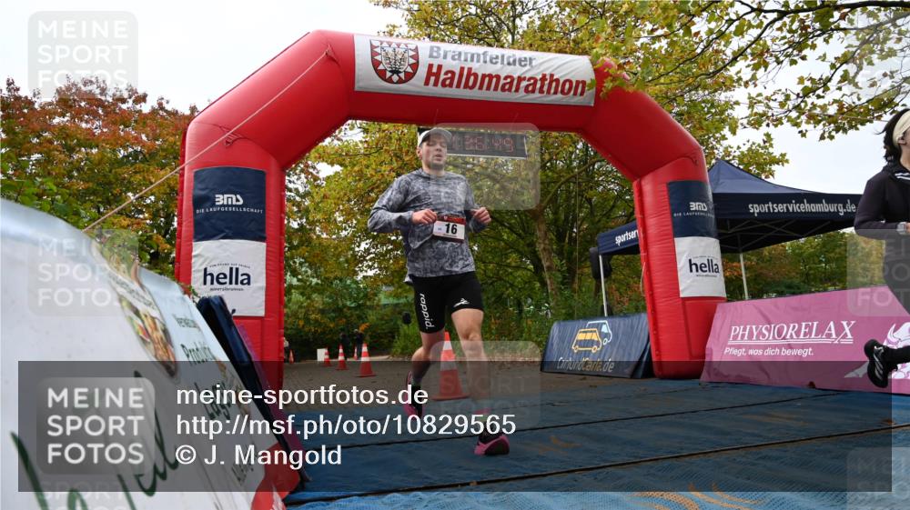 11.10.2026 - Bramfelder Halbmarathon 2026 J. Mangold http://msf.ph/oto/10829565 11.10.2026 11:06:48 Laufen 16, 40 meine-sportfotos.de