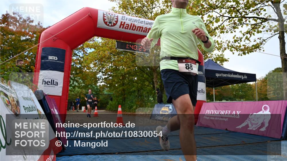 11.10.2026 - Bramfelder Halbmarathon 2026 J. Mangold http://msf.ph/oto/10830054 11.10.2026 11:10:24 Laufen 9, 88, 201, 230, 729 meine-sportfotos.de